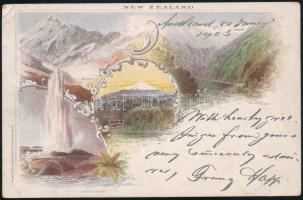 1905 Hopp Ferenc (1833-1919) optikus, műgyűjtő, múzeumalapító által küldött képeslap, Aucklandből (New Zealand) Mauthner Emilnek, a Fiumei Bank egyik igazgatótanácsi tagjának.  Hopp Ferenc (1833-1919) ötször indult világkörüli útra hosszú életében, az utolsó nagy kalandjára 80 évesen vállalkozott: 1913 novemberében vágott neki a "végtelennek", és csak 1914. szeptemberében, túl a 81. életévén érkezett haza. Az aukción szereplő, az új-zélandi Aucklandben 1905. június 20-én feladott képeslapját negyedik világkörüli útján küldte el a címzettnek, Mauthner Emilnek. Ez az útja fél évig tartott, és így írt róla 1905. szeptember 10-én a Pesti Hírlap: "A Calderoni és társa cég főnöke, az ismert magyar globetrotter, ötödik világkörüli útjáról hétfőn friss egészségben hazatért. Hopp Ferenc márciusban utazott el Génuába, onnét a Szuezi-csatornán át Ceylonba, Ausztráliába, Új-Zélandba, a Fidsi-szigetekre és Kanadába ment. Ott Vancouverből 500 kilométernyi utat tett meg hó és jéghegyek közt, míg Montreálba és Quebeckbe érkezett. Onnét aztán Liverpoolba hajózott, majd Londonon, Párizson, Luzernon át hazatért. Érdekes, hogy Hopp Ferenc rengeteg útját, 37.000 kilométert tengeren és 7000 kilométert szárazföldön, Európa egy kis részét kivéve, mindig angol vagy angol fennhatóság alatt álló területen tette meg." Mauthner Emil (1869-1920), a képeslap címzettje 1904 és 1907 között volt a Fiumei Hitelbank Rt. igazgatótanácsának tagja, 1908-ban az Országos Iparegyesület megbízásából a magyar ipar szereplőinek keresett piacot Oroszországban, és kötött részükre üzletet. 1909-ben lett a Beocsini Cementgyár Rt. igazgatóhelyettese, majd igazgatója. 1920-ban mindkét kezében revolvert tartva, a halántékára és a szívére célozva lett öngyilkos a Gellért-hegy sziklái alatt.