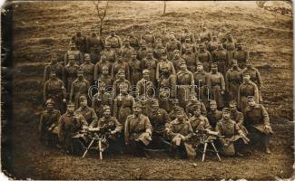 1918 Első világháborús osztrák-magyar géppuskás hadosztály csoportképe / WWI Austro-Hungarian K.u.k. military, Machine gun department. photo + "K.u.k. Feldpostamt 298." "K.u.k. Inft. Reg. Machinengewehr" (b)