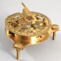 Bronz napóra iránytű, d: 12 cm, m: 10 cm