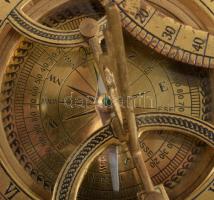 Bronz napóra iránytű, d: 12 cm, m: 10 cm