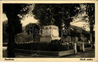 1942 Dombóvár, Hősök szobra. Dohánynagyáruda kiadása (EK)