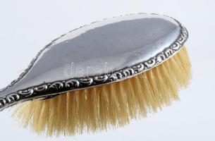 Ezüst (Ag) borítású kefe, jelzett, h: 24 cm