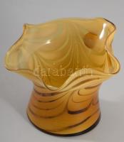 Krémes színezésű váza, jelzett, hibátlan, m: 11,5 cm