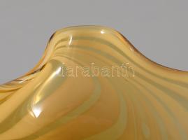 Krémes színezésű váza, jelzett, hibátlan, m: 11,5 cm