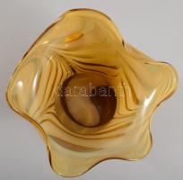 Krémes színezésű váza, jelzett, hibátlan, m: 11,5 cm