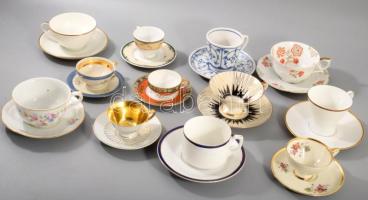 12 darab porcelán csésze alátéttel, közte érdekes darabokkal, jelzett, minimális kopással, klf méretben, közte Meissen, Arzberg, Rosenthal, hagymamintás, stb.