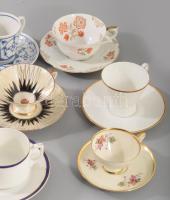 12 darab porcelán csésze alátéttel, közte érdekes darabokkal, jelzett, minimális kopással, klf méret...