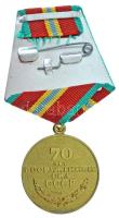 Szovjetunió 1988. "70 éves a Szovjet Fegyveres Erők" sárgaréz kitüntetés mellszalagon T:AU...