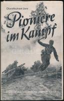 Oberstleutnant Liere: Pioniere im Kampf. Erlebnisberichte aus dem Polenfeldzug 1939. Im Auftrag der Pionierabteilung des Oberkommandos des Heeres bearbeitet und herausgegeben von - -. Berlin, 1940, Wilhelm Limpert. Német nyelven. Fekete-fehér fotókkal és térképekkel illusztrált. Kiadói egészvászon-kötés, kissé szakadt, kiadói illusztrált papír védőborítóban.