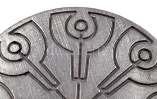 John Friese Denmark ón bross, jelzett, d: 4 cm