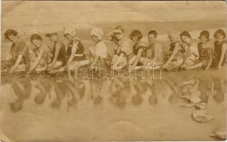 1918 Keszthely, fürdőzők. photo (EB)