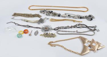 Zacskónyi vegyes bizsu tétel, jó darabokkal.