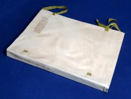Marcus Aurelius császár:  The Thoughts of the Emperor Marcus Aurelius Antoninus. Translated by George Long. Illustrated by W. Russell Flint. (Számozott.) London, 1909. Philip Lee Warner - The Riccardi Press. 108 + [2] p. + 11 melléklet (feliratozott hártyapapír). Példányunk W. Russel Flint grafikusművész rajzait hordozó tizenkét táblája hiányzik, a Marcus Aurelius-idézetekkel feliratozott hártyapapírok azonban egy kivétellel bekötve. Kolofon: "Here ends The Book of the Thoughts of the Emperor Marcus Aurelius Antoninus, imprinted after the translation of George Long, by kind permission of Messrs. George Bell and Sons, in the Riccardi Press Fount by Chas. T. Jacobi. The Illustrations are by W. Russell Flint: The Title Page is after the Design by Noel Rooke. This Edition of The Thoughts of the Emperor Marcus Aurelius Antoninus have been printed on hand-made Riccardi Paper 500 copies; upon Vellum 17 copies, of which 14 are for sale. Paper Copy No. 299". Aranyozott kiadói pergamenkötésben, eredeti vászon zárószalagokkal. Körülvágatlan példány.