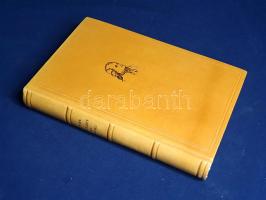 Goethe, Johann Wolfgang: Költészet és valóság. Fordította Szöllősy Klára. (Számozott.) (Budapest), 1965. Magyar Helikon Könyvkiadó (Athenaeum Nyomda). 1 t. (színes címkép) + 749 + [7] p. Első teljes magyar kiadás. Könyvgyűjtők számára készült bibliofil kiadás. Kolofon: "A fordítást a német eredetivel egybevetette Pók Lajos. Felelős szerkesztő Réz Ádám. A burkoló, kötésterv és a tipográfia Szántó Tibor munkája. Készült az Athenaeum Nyomdában, bibliapapíron, Bodoni betűvel, 6000 példányban. Ebből 1000 példány bőrkötésben, számozva. Ez a könyv a 491. számú példány". Johann Wolfgang von Goethe (1749-1832) önéletrajzi visszaemlékezése történelmi dokumentumnak sem utolsó, egy egész generáció irodalmi törekvéseinek és lehetséges pályaíveinek sűrített kivonata. A visszaemlékezést Goethe már érett fejjel írta, a megörökített korszak a frankfurti gyermekévektől az irodalmi beérkezésig, a "Götz von Berlichingen" című lovagdráma, illetve "Az ifjú Werther szenvedései" című levélregény megírásáig tart, tehát az 1749-1775 között negyed évszázadot tekinti át egy sokra hivatott ifjú szemszögéből. Német eredetije 1812-ben jelent meg, példányunk az első teljes magyar fordításból való. Aranyozott, illusztrált, vaknyomásos kiadói bőrkötésben. Jó példány.