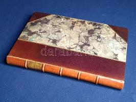 Verlaine, Paul:  Vers. [Költemények.] [Lipcse] (Leipzig, 1910). Ernst Rowolht (Imprimerie Drugulin). [2] + 198 + [2] p. Kolofon: "Ce livre, édité par Georges A. Tournoux, est le quatriéme Drugulin imprimé pour l'éditeur Ernst Rowolht de Leipzig, parut en Novembre 1910". A Lille-i Egyetem irodalomtörténésze, Verlaine-bibliográfusa által szerkesztett, francia nyelvű Verlaine-verseskötetünk a negyedik lipcsei kiadásból származik. Az első előzéken az akkor pályakezdő Gönczi-Gebhardt Tibor által rajzolt Ex libris, az első nyomtatott oldalon régi tulajdonosi bejegyzés. Álbordás korabeli félbőr kötésben, az aranyozott címfelirat a gerincen zöld címkén, felül aranyozott lapszélekkel. Szép példány.