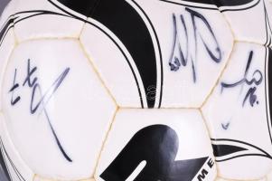 ifj. Albert Flórián (1967- ), Böde Dániel (1986- ), Nagy Ádám (1995- ) és más labdarúgók által aláír...