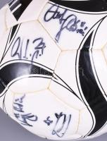 ifj. Albert Flórián (1967- ), Böde Dániel (1986- ), Nagy Ádám (1995- ) és más labdarúgók által aláír...