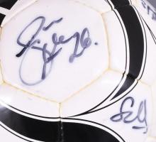 ifj. Albert Flórián (1967- ), Böde Dániel (1986- ), Nagy Ádám (1995- ) és más labdarúgók által aláír...