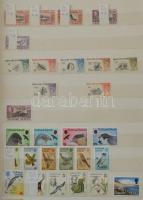 Madár motívum tengerentúli gyűjtemény kezdemény, sorok, blokkok, kevés bélyegzett bélyeg, 12 lapos n...