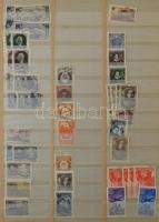 Oroszország + Szovjetunió sok példányos tartalmas előrendező, több ezer bélyeg a kezdetektől kb 1960...