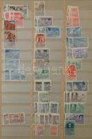 Oroszország + Szovjetunió sok példányos tartalmas előrendező, több ezer bélyeg a kezdetektől kb 1960...