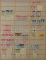 USA tartalmas rendező, több ezer bélyeg a klasszikusoktól 1969-ig, 2 db könyvkötészeti berakóban