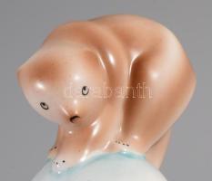 Hollóházi labdán egyensúlyozó medve. Kézzel festett, jelzett, hibátlan. m: 9 cm