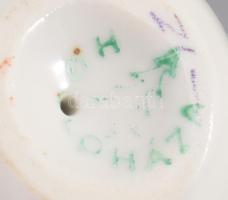 Hollóházi labdán egyensúlyozó medve. Kézzel festett, jelzett, hibátlan. m: 9 cm