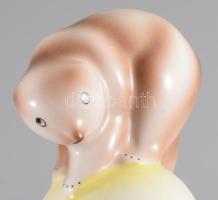 Hollóházi labdán egyensúlyozó medve. Kézzel festett, jelzett, hibátlan. m: 9 cm