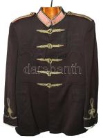 cca 1930 M. Kir. Honvédség, tüzér főhadnagyi kistársasági zubbony, belül címkével jelzett (Nagy Kálmán Bp., IV., Kossuth Lajos u. 6.), korának megfelelő állapotban, kis hibákkal