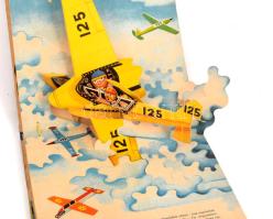 Vojtech Kubasta: TipTop a repülőtéren. Prága, 1965. Kihajtható, térbeli mesekönyv. Kis sérüléssel, javításokkal.