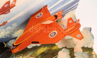 Vojtech Kubasta: TipTop a repülőtéren. Prága, 1965. Kihajtható, térbeli mesekönyv. Kis sérüléssel, j...