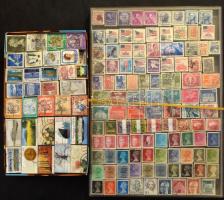 184 db klf vegyes külföldi bündli, műanyag tálcán és desszertes dobozban