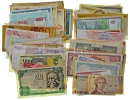 Vegyes 132db-os magyar és külföldi bankjegytétel, közte: Horvátország, Indonézia, Pakisztán, India, Franciaország, Egyiptom, Törökország, Jugoszlávia, Lengyelország, Moldova, Románia, Kenya, Olaszország, Irak T:vegyes Mixed 132pcs Hungarian and foreign banknote lot, within Croatia, Indonesia, Pakistan, India, France, Egypt, Turkey, Yugoslavia, Poland, Moldova, Romania, Kenya, Italy, Iraq C:mixed