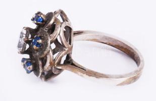 Ezüst (Ag) gyűrű kövekkel, jelzett, m: 49, bruttó 4,1g