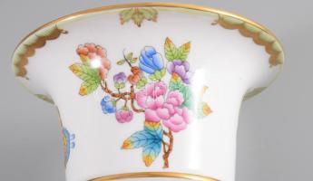 Herendi Viktória mintás karmos váza, jelzett, kis kopással, m: 13 cm