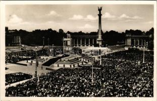 1939 Budapest XIV. XXVIII. Országos Katolikus Naggyűlés oltára a Hősök terén. Bardon Alfréd okl. építészmérnök műve