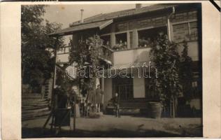 1940 Szilágysomlyó, Simleu Silvaniei; ház udvara / house, courtyard. photo + "1940 Szilágysomlyó visszatért" So. Stpl.