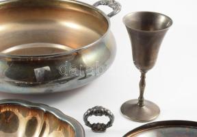 4 darab régi ezüstözött tárgy. Kínálóedény, kehely, fedő, kínáló, d: 31 cm alatt