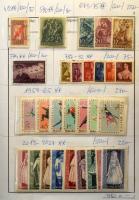 17 db futott nagyalakú cserefüzet, benne bélyeg és blokkok is, javarészt az 1950-es, 1980-as évekből...