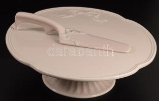 Porcelán talpas tortatál tortalapáttal, d: 31 cm, m: 9 cm