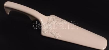 Porcelán talpas tortatál tortalapáttal, d: 31 cm, m: 9 cm