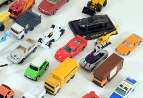 26 db játékautó, benne néhány 5-7 db Matchbox