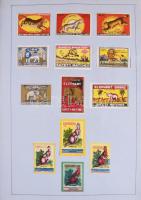 Több ezer vegyes magyar és külföldi gyufacímke, dobozban