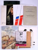 Vegyes művészeti katalógus tétel, 9 db. Közte: Kovalovszky Márta: Bokros Birman (Corvina 1971), Umberek és Etruszkok (1989), Illyés Mária: Ouevres Francaises du XIXe siécle (2001), Régi mesterek magyar magántulajdonban (1946, Szépművészeti), Touches by Graphic Art of Visegrad's Four Touches by, Zydzi - Polscy. Cerwiec - Sierpien 1989., Frederick W. Glasier : The Big Top, Mostra Internationale dell Orafo. 1930., Első bőrárverés (1998.)