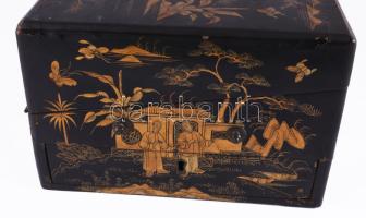 cca 1900 Lakkozott, aranyfestett japán díszdoboz / díszláda, belső elválasztókkal, oldalán a fiók zá...