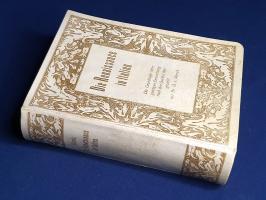 Allesch, Gustav Johannes von:  Die Renaissance in Italien. Die Grundzüge ihrer geistigen Entwicklung nach den Quellen dargestellt und mit einführenden und erklärenden Essays versehen. Weimar, 1912. Verlag Gustav Kiepenheuer (Engelhard-Reyhersche Hofbuchdruckerei in Gotha). 1 t. (címkép) + VI + [2] + 493 + [3] p. + 31 t. Egyetlen kiadás. Gustav Johannes von Allesch (1882-1967) osztrák-német pszichológus korai, művészettörténeti értekezése. Az 1910-es években szerzőnk érintőlegesen művészetpszichológiával foglalkozott, majd végleg szaktudománya felé fordult. Az első előzéken régi tulajdonosi bejegyzés. (Bücher der Erkenntnis. Band II.) Díszesen aranyozott kiadói pergamenkötésben. Körülvágatlan, jó példány.