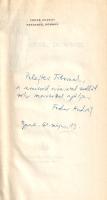 Fodor András:  Tengerek, dombok. [Versek.] (Dedikált.) Budapest, 1961. Magvető Könyvkiadó (Szegedi Nyomda). 105 + [3] p. Egyetlen kiadás. Összesen 1100 példányban megjelent kötet dedikált példánya: "Pelejtei Tibornak, a szomszéd íróasztal mellől sok szeretettel ajánlja, Fodor András. Bpest, 61. május 13". Fodor András (1929-1997) költő, író, esszéíró, könyvtáros. Első, Eötvös-kollégista korában írt versei az Illyés Gyula-féle Válasz folyóiratban jelentek meg az 1940-es évek végén. A Rákosi-érában műfordításból élt, a forradalom előtt a Csillag folyóirat versrovatát vezette. Első kötete 1955-ben jelent meg, második kötetét bírálat érte, innentől kezdve az OSZK Könyvtártudományi és Módszertani Osztályán dolgozott. Harmadik verseskötetében a költő egy nyugat-európai utazás kulturális tapasztalataival szembesíti olvasóját, amelyet könyvtári kollégájának, munkatársának dedikált. Prov.: Pelejtei Tibor könyvtáros, az OSZK Múzeum utcai Könyvtártudományi és Módszertani Osztályának vezetője. Földiák György által tervezett, aranyozott kiadói félvászon kötésben, eredeti védőborítóban. Jó példány.