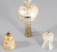 3 darab régi üveg karácsonyfadísz, közte csúcsdísz, h: 27 cm