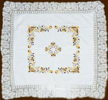 1978 Kézzel hímzett terítő, folttal, cca 105x105 cm